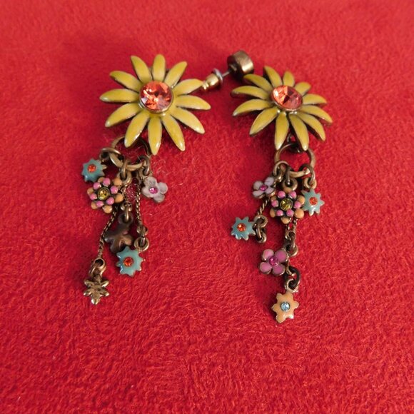 Ladies Pilgrim Earrings - Picture 3 of 5